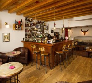 clandestino bar