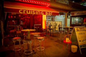 toms bar